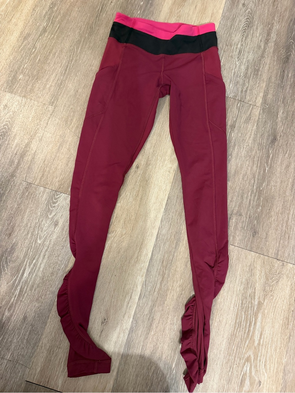 Lululemon leggings 4 woman’s scrunch ruffled fit maroon purple pink woman’s
